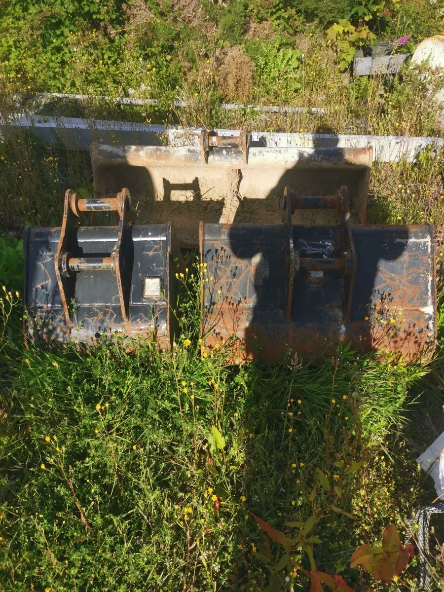 Tilting hitch and buckets - Image 4