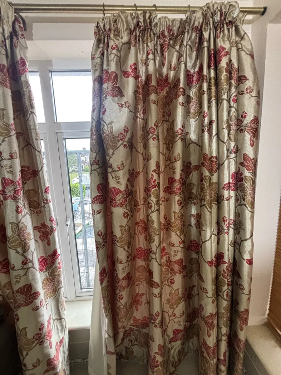 Curtains - Image 2