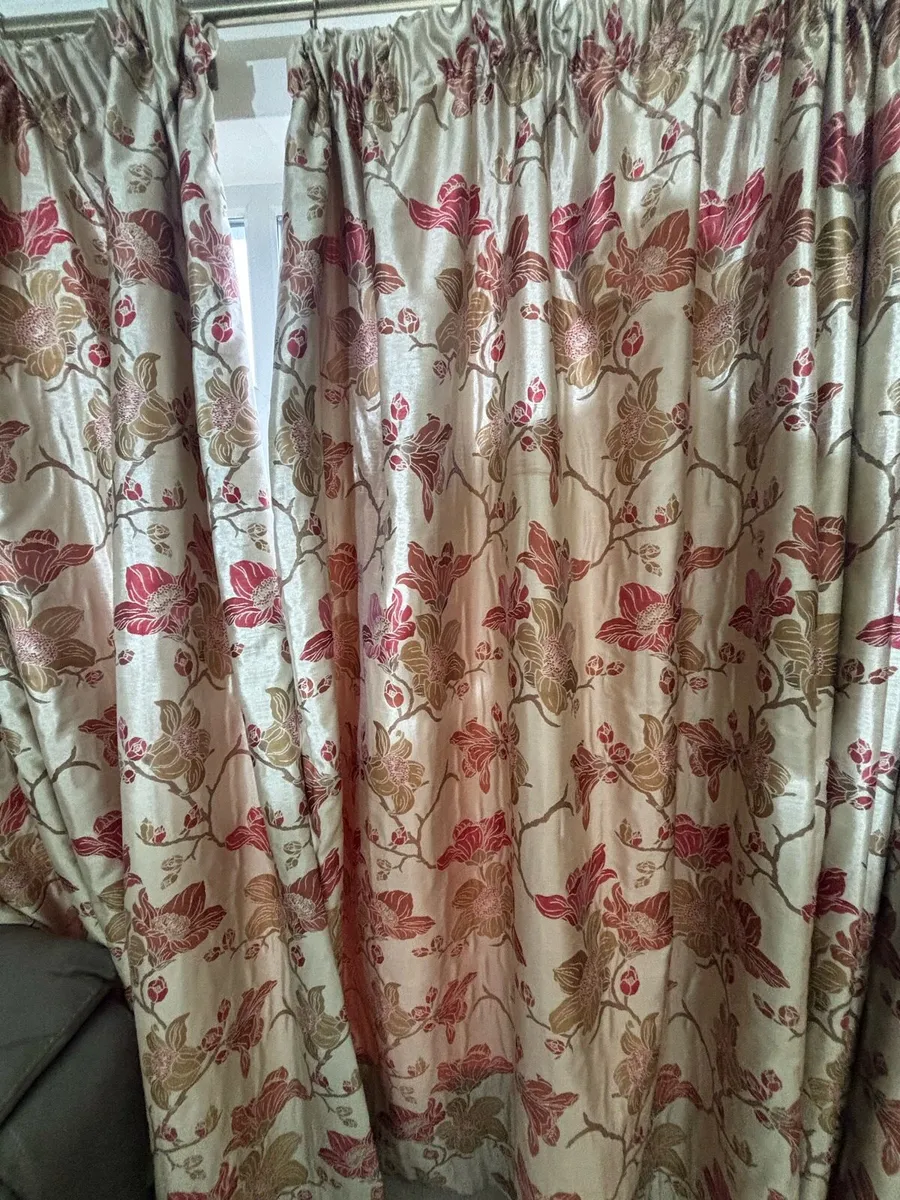 Curtains - Image 3