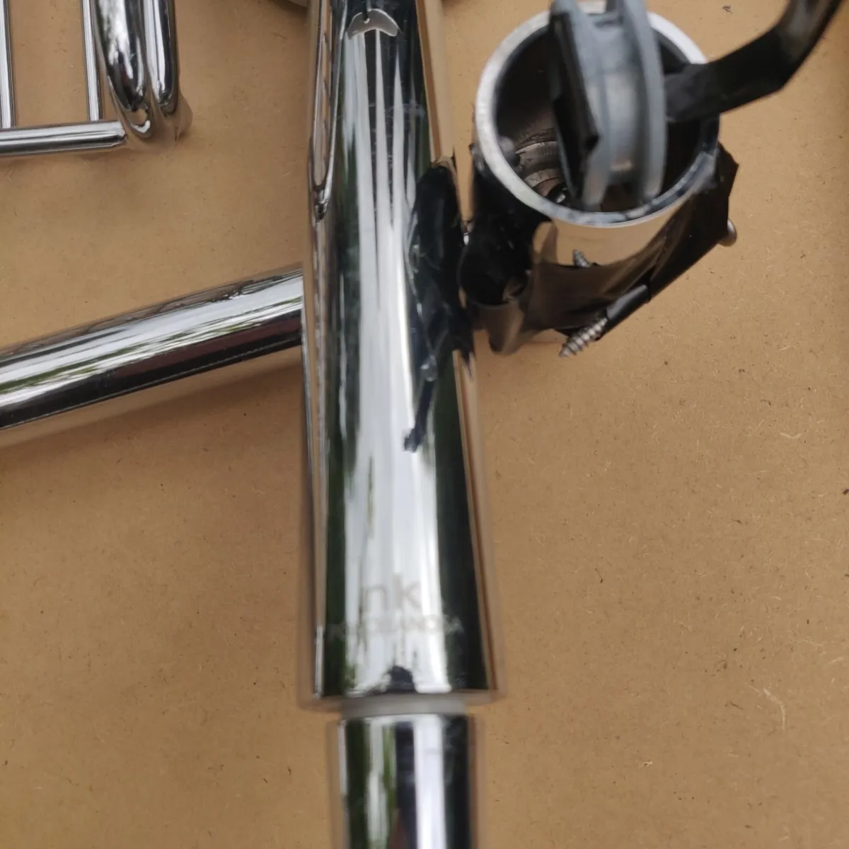 Porcelanosa shower head and rail - Image 2