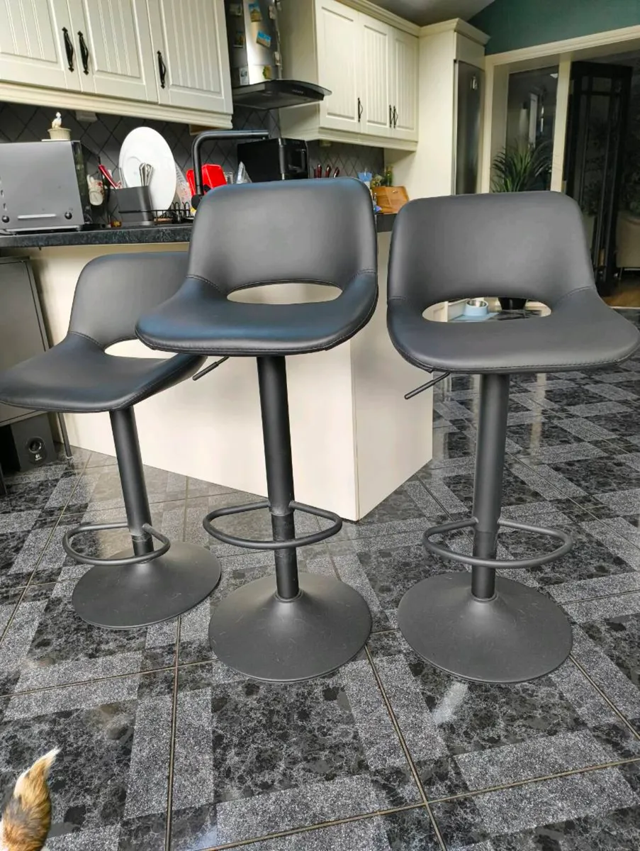 Bar stools. Swivel gas lift - Image 1