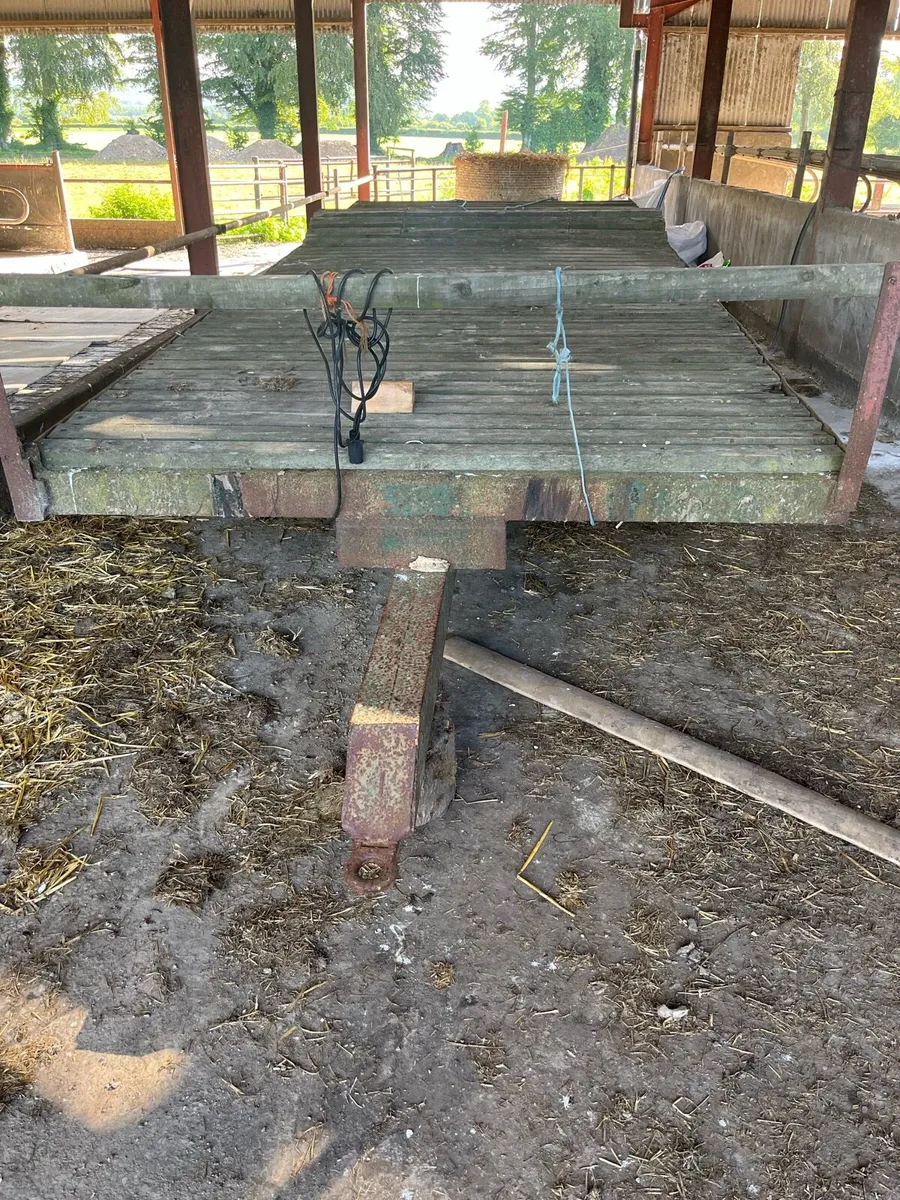 Bale trailer - Image 1