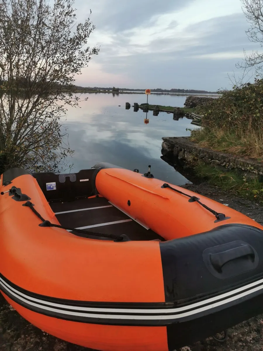3.2m Admiral dinghy with hard floor - Image 1