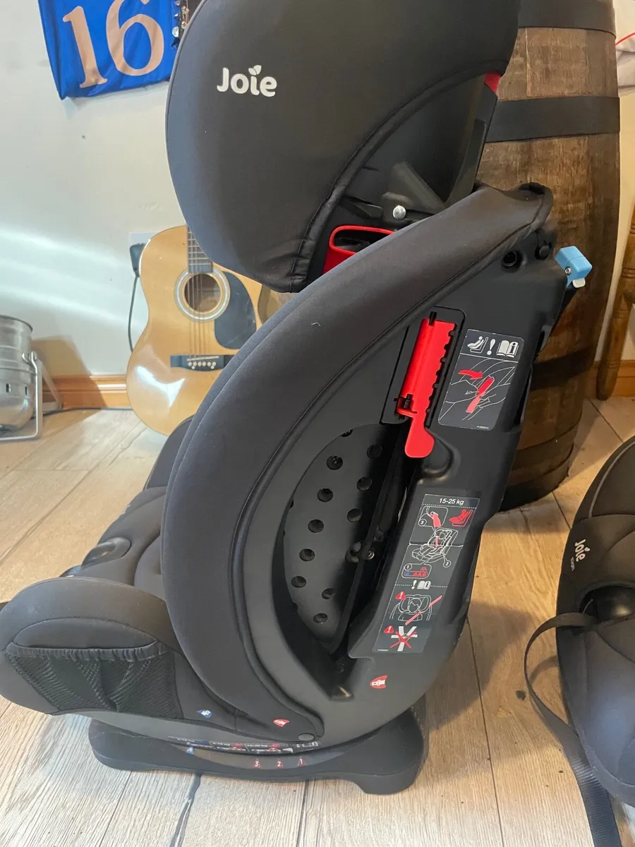 Stroller and 2 car seats - Image 1