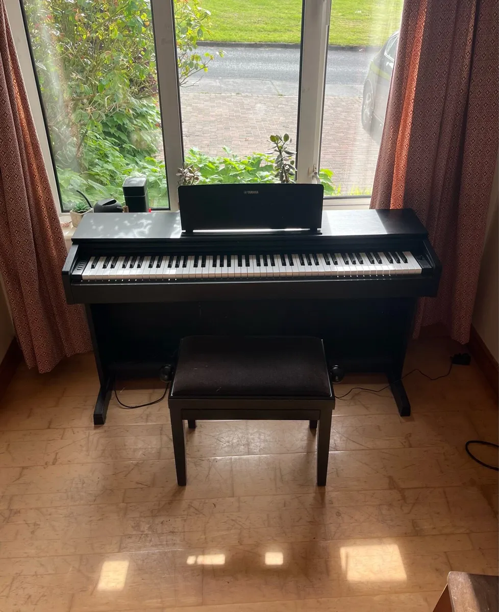 Yamaha YDP 143 originally €850 - Image 1