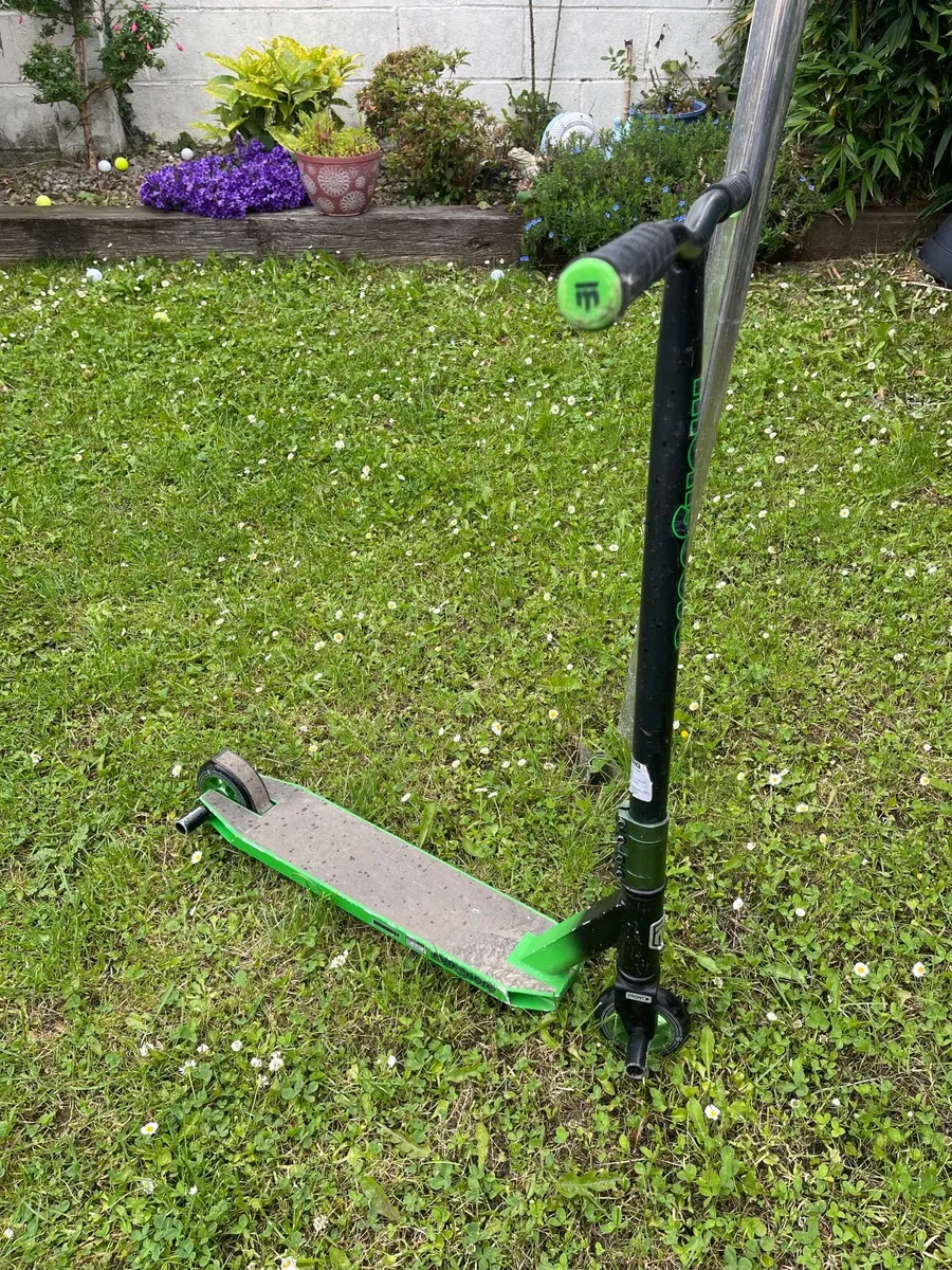 Stunt scooter - Mongoose - Image 1