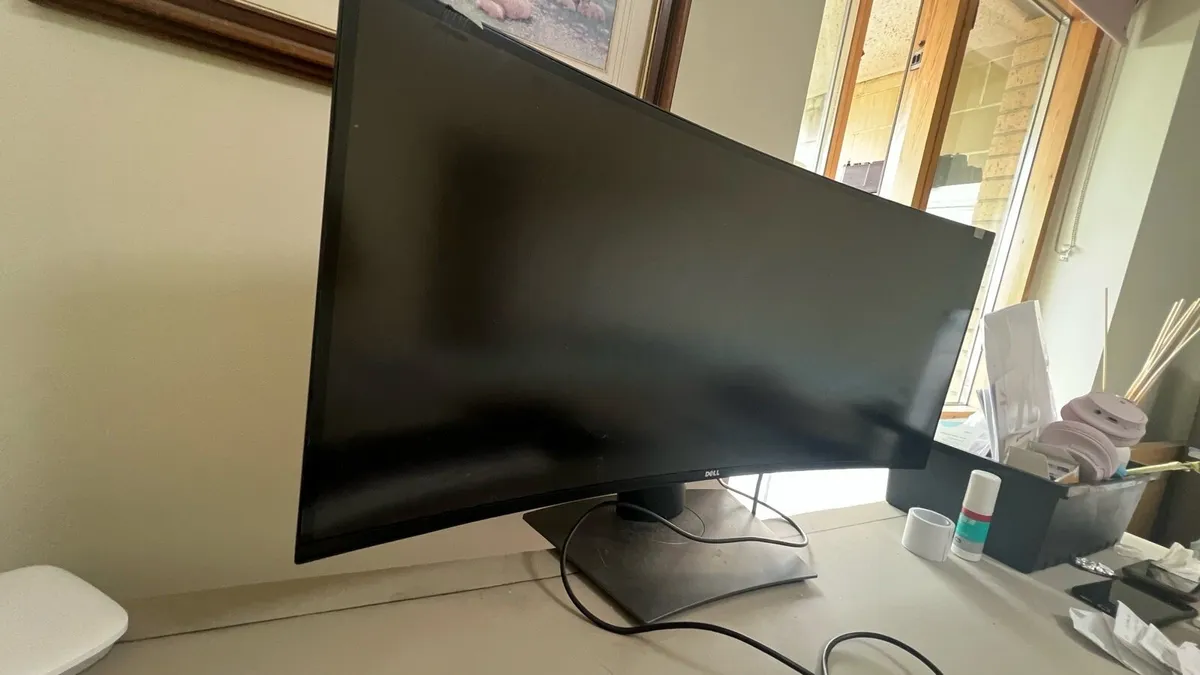 Dell Ultrasharp 34’’ Curved Monitor - Image 1