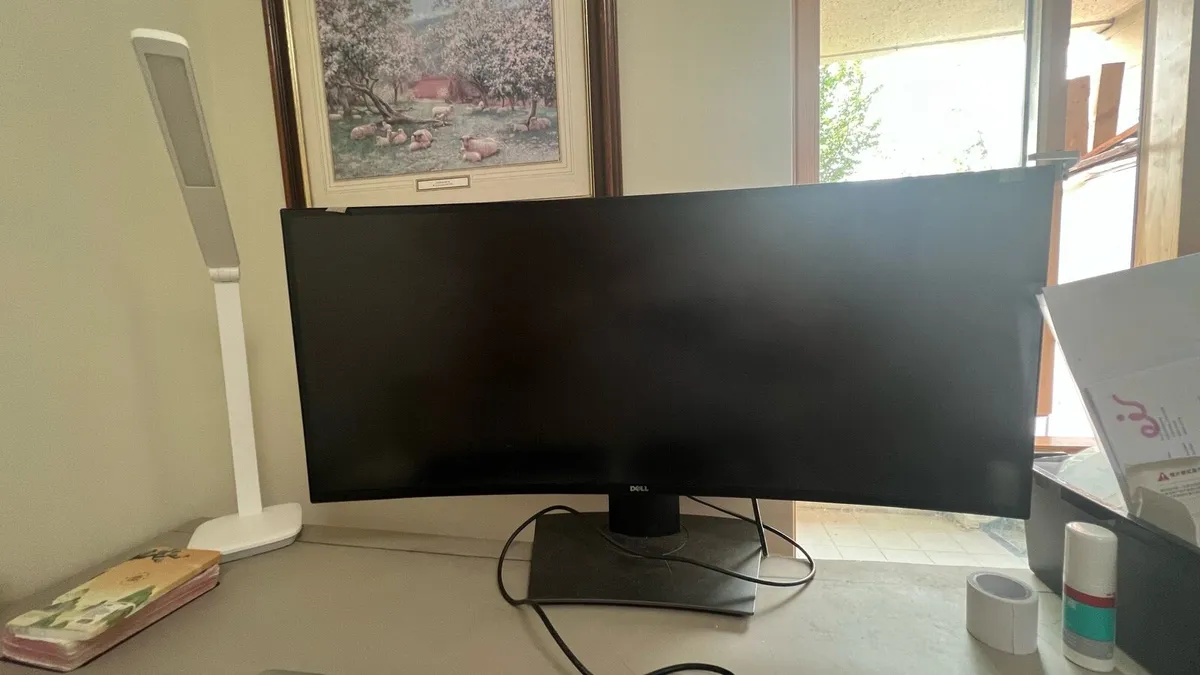 Dell Ultrasharp 34’’ Curved Monitor - Image 2
