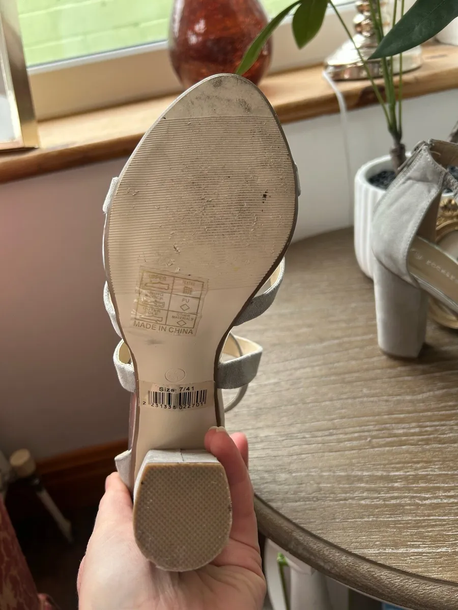 Ladies Shoes Size 7 - Image 3