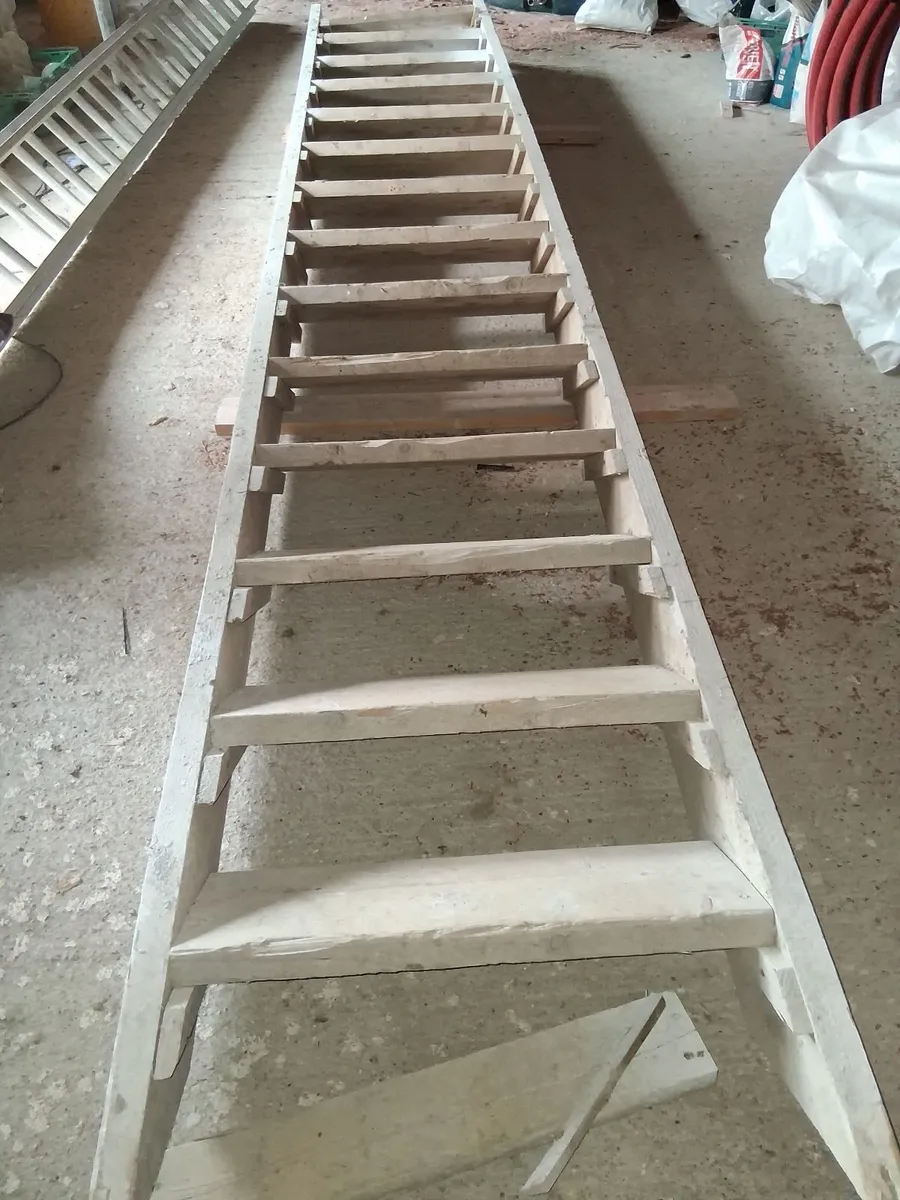 Temporary building stairs