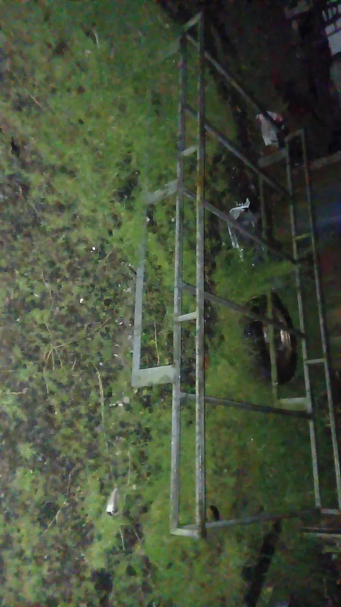 Multiple fit squar roof rack will fit most SWB. - Image 2