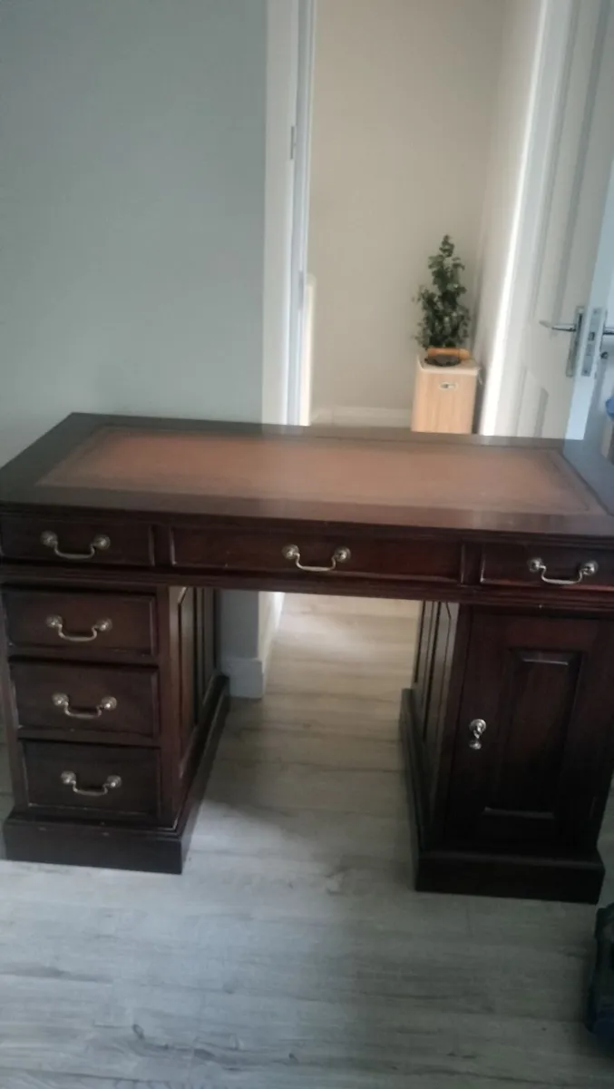 Office desk - Image 4