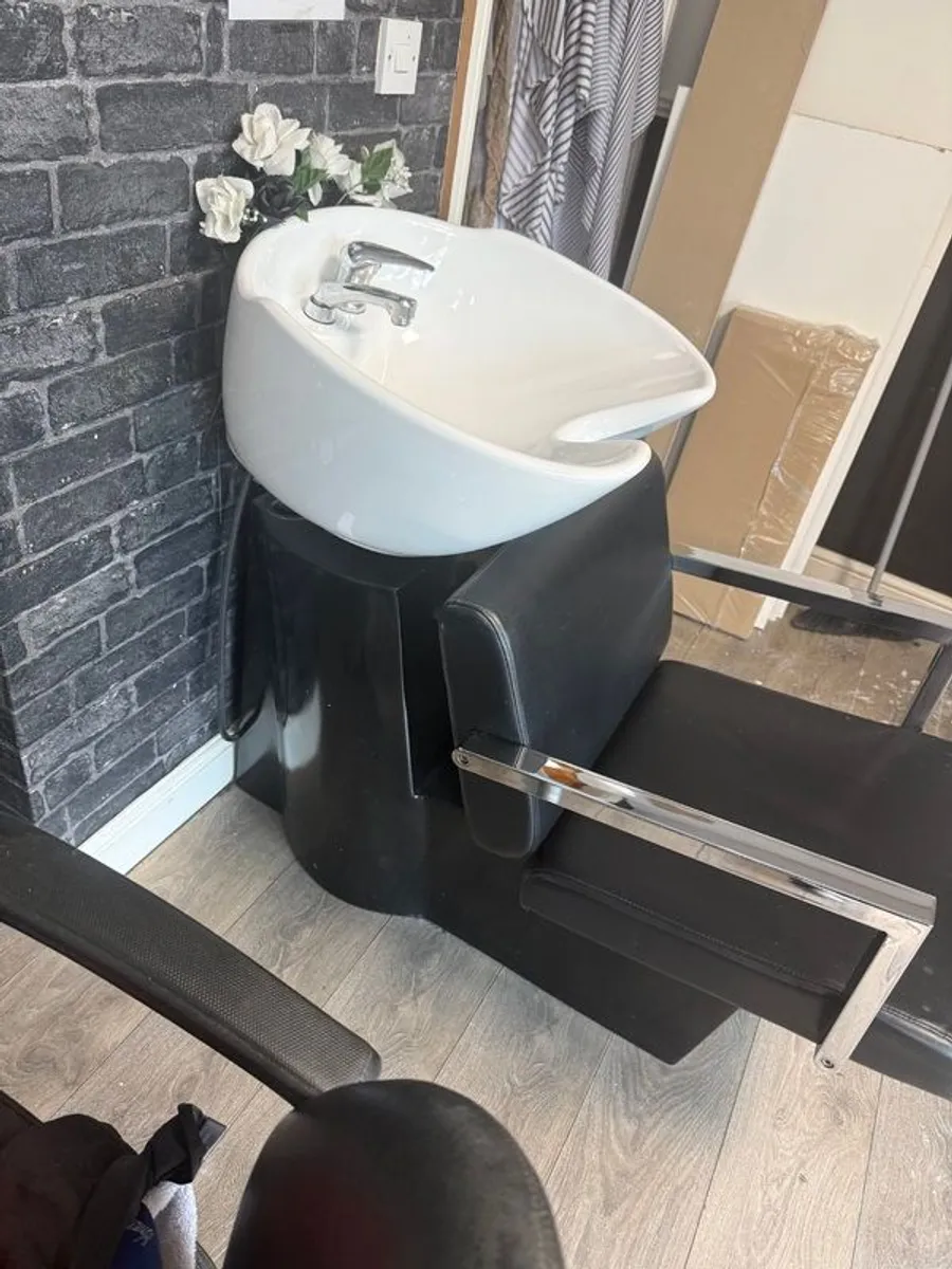 Hairdressing/barber wash basin