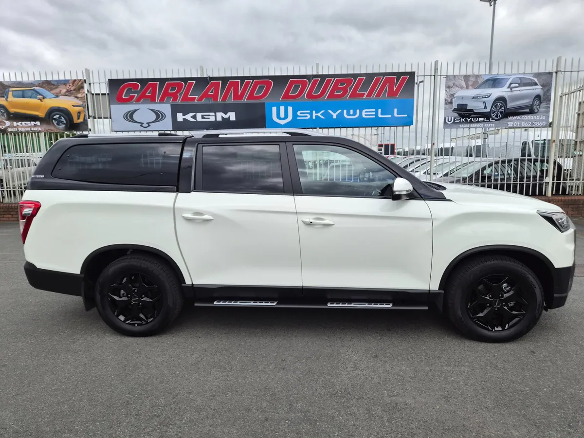 Musso Double cab Two Tone Black/White - Image 3