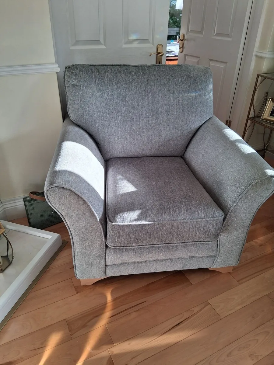 Sofa and two armchairs - Image 2