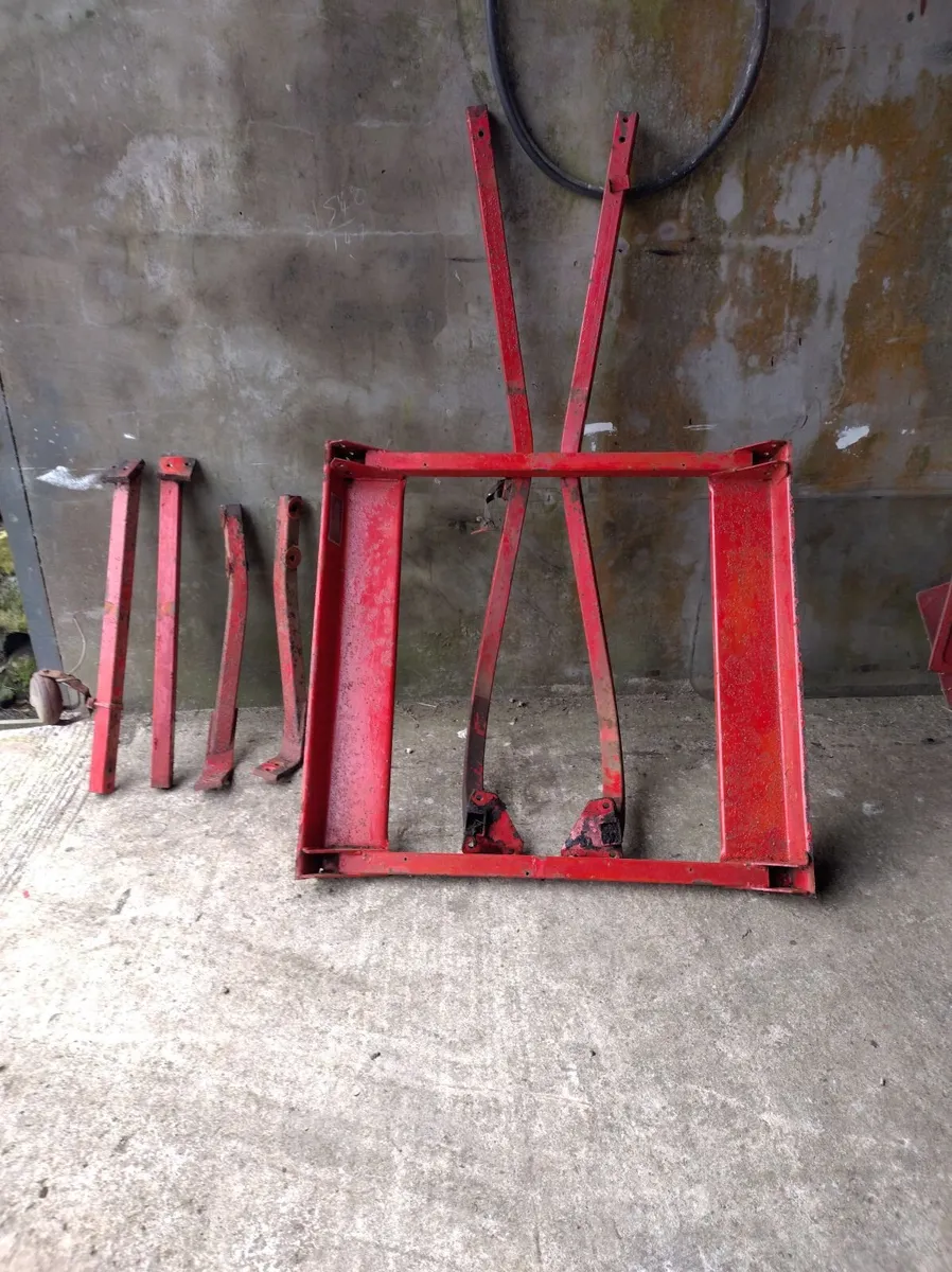 1971 Massey Ferguson 135 Tractor parts - Image 4