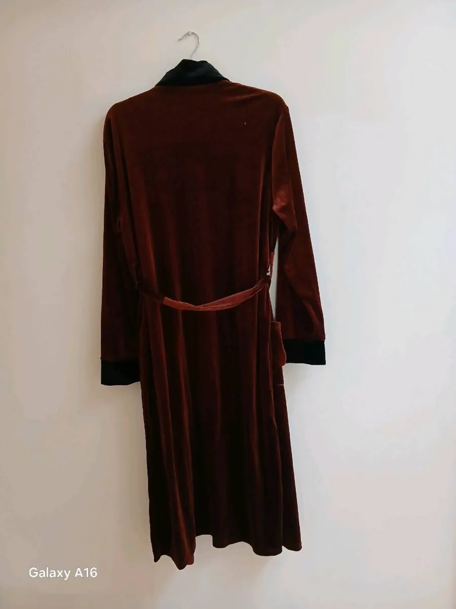 Mens velvet nightcoat medium new can post - Image 2