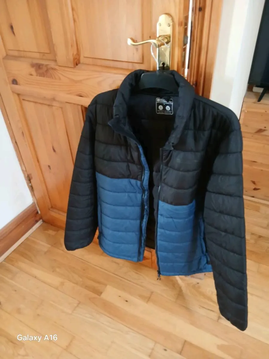 Mountain warehouse mens jacket.like new can post - Image 1