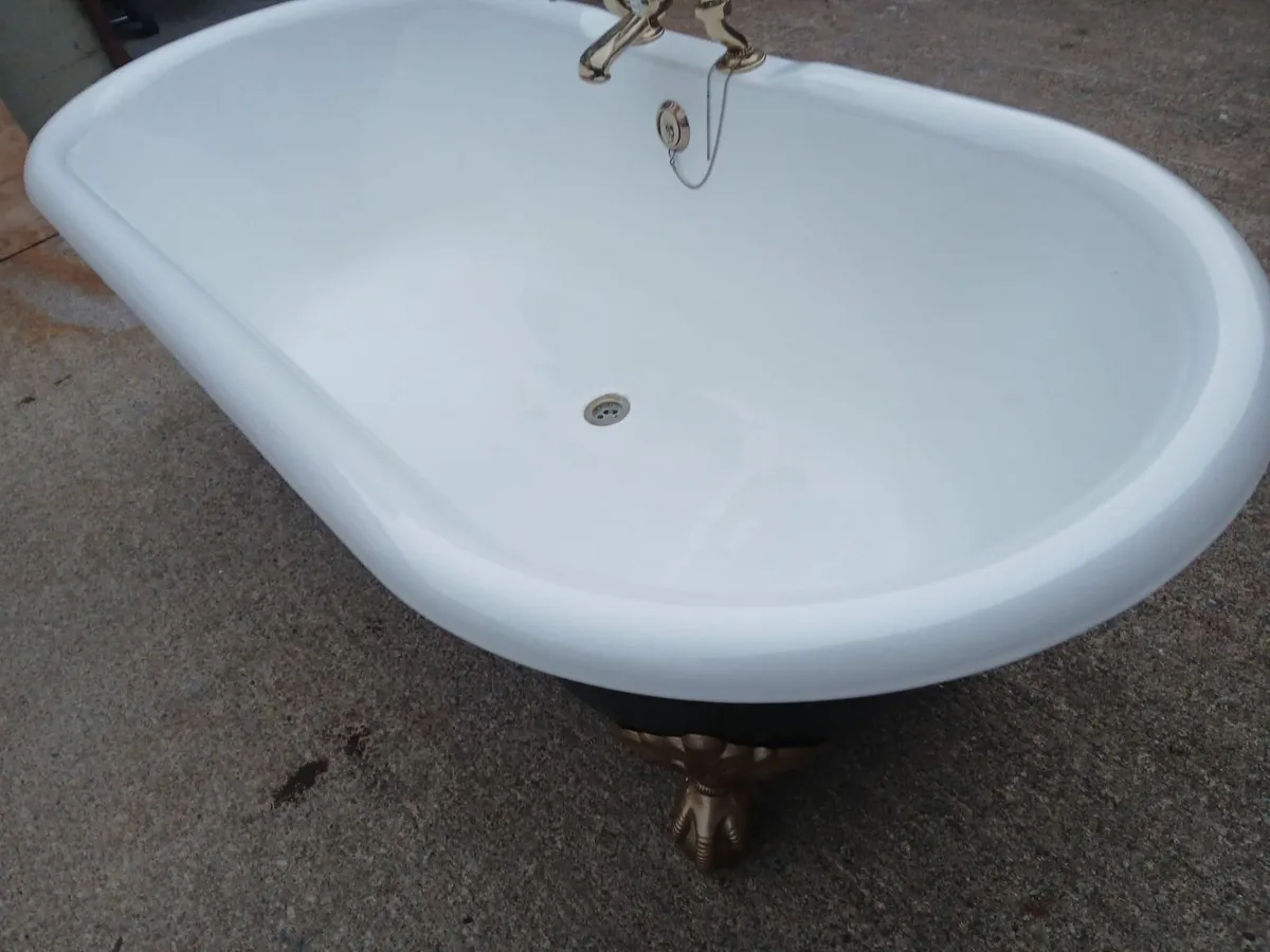 Cast iron bath & taps - Image 2
