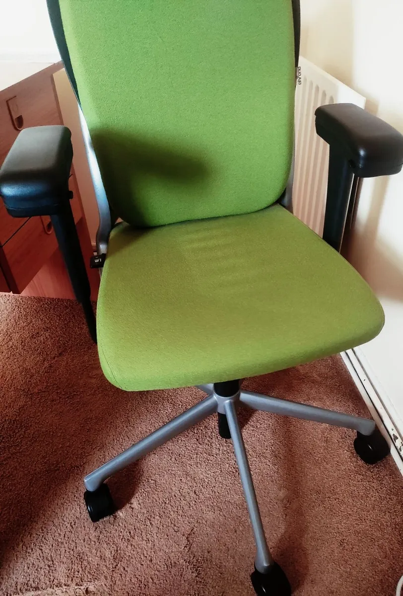 Office chair - Image 3