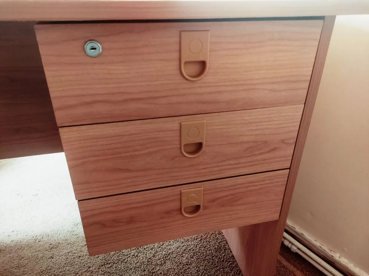 Desk - Image 3