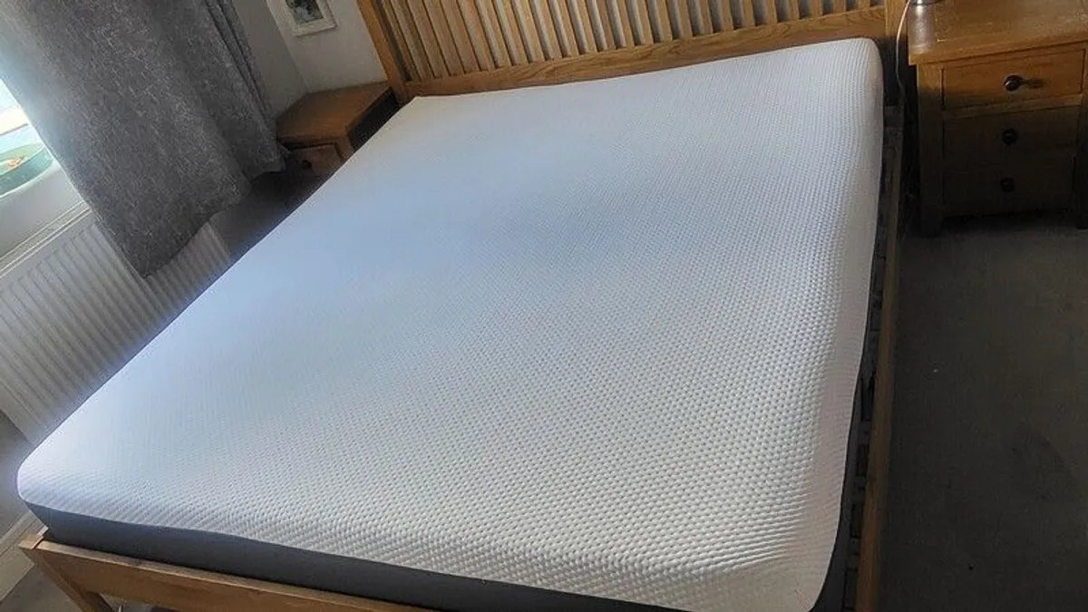 Emma mattress original super king memory foam excellent condition 3 years old - Image 1
