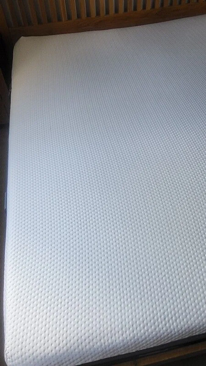 Emma mattress original super king memory foam excellent condition 3 years old - Image 4
