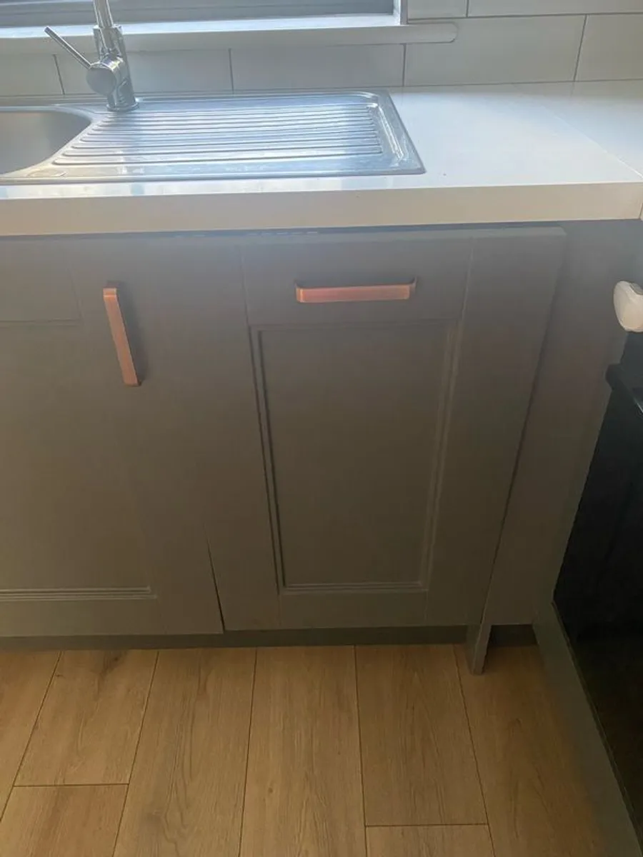 Kitchen doors and dishwasher - Image 2