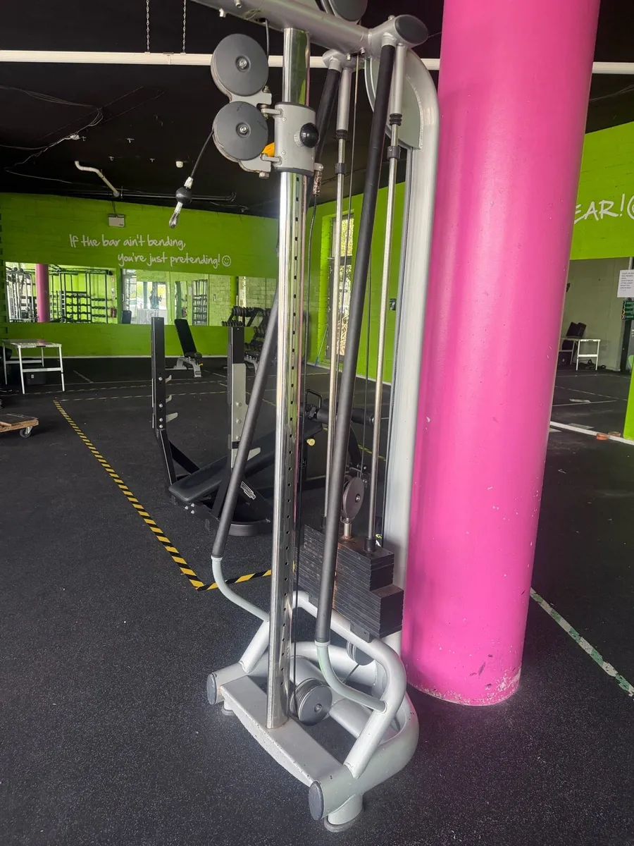 Cable crossover and pull-up bar - Image 2