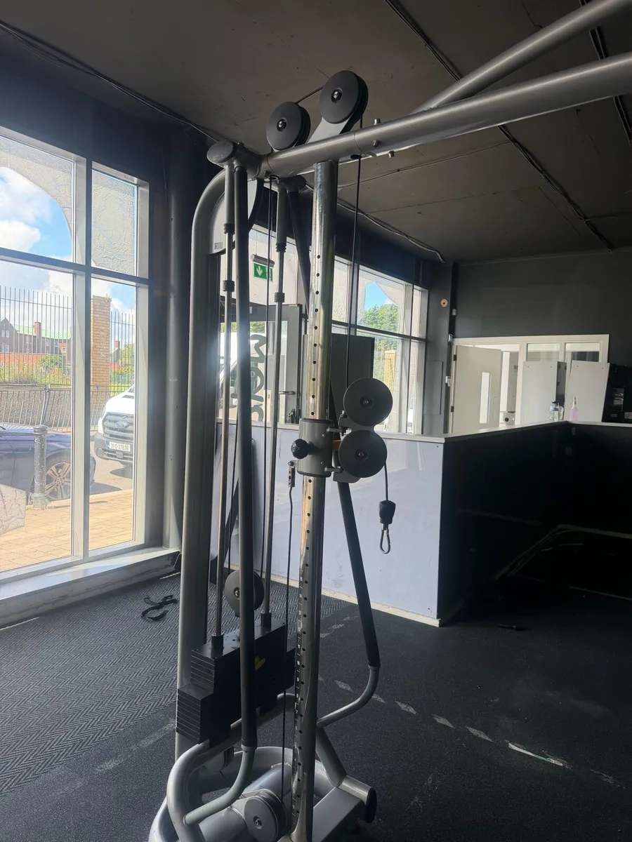 Cable crossover and pull-up bar - Image 3