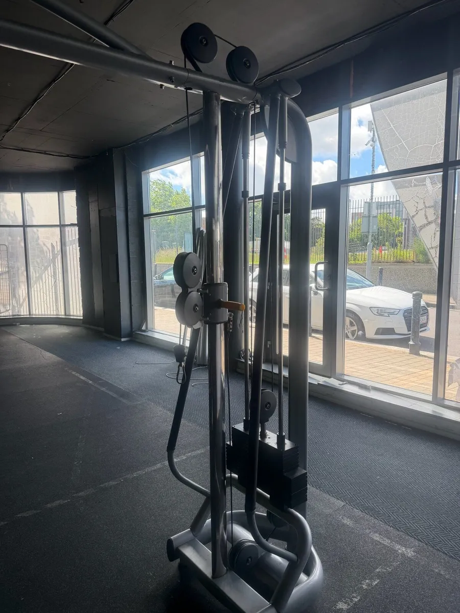 Cable crossover and pull-up bar - Image 4