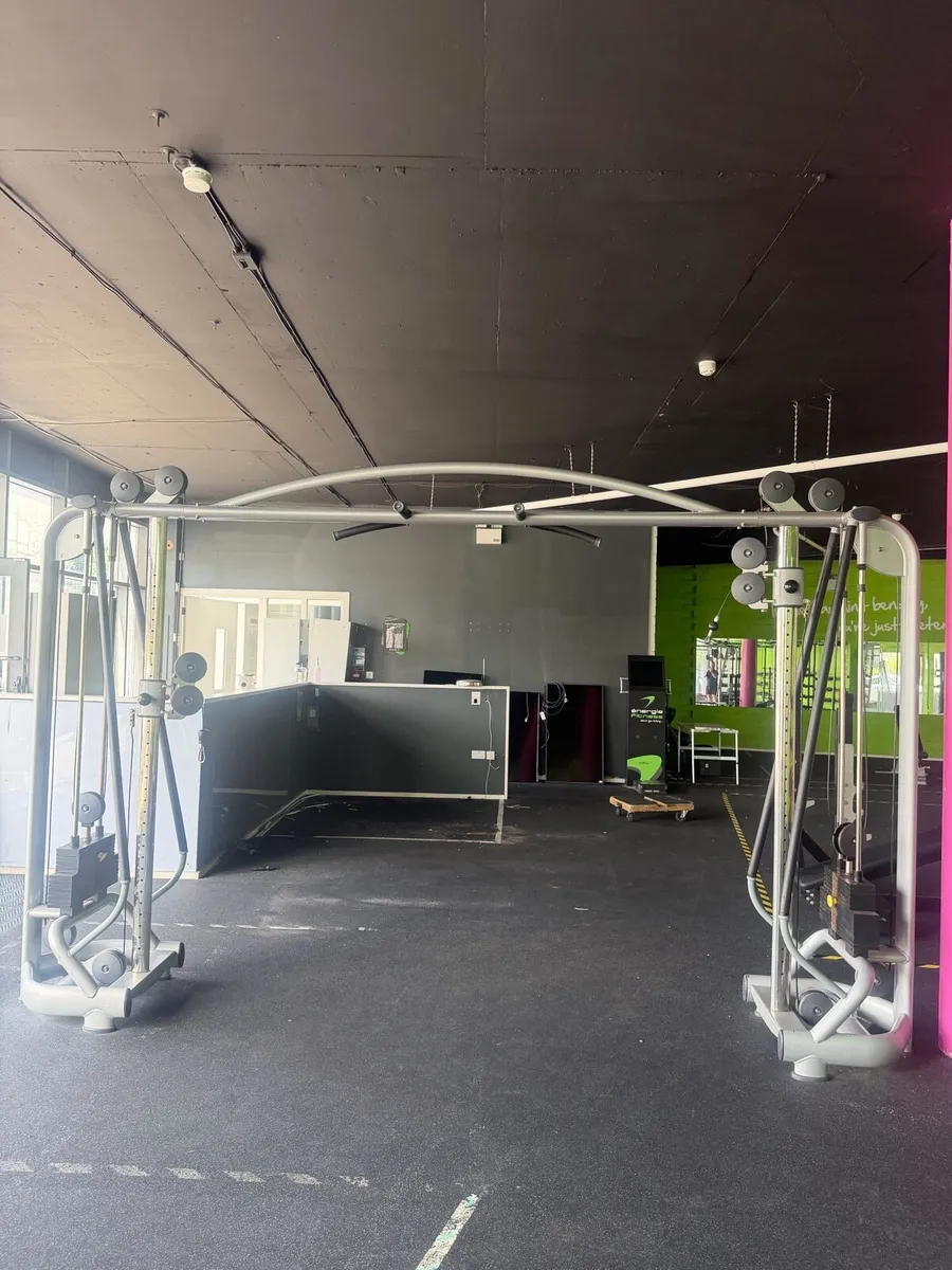 Cable crossover and pull-up bar - Image 1
