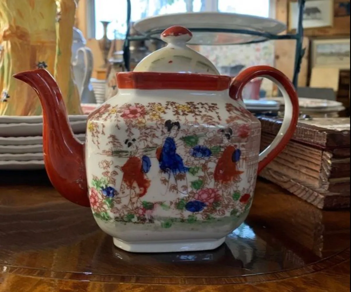 Antique tea pot - Image 1