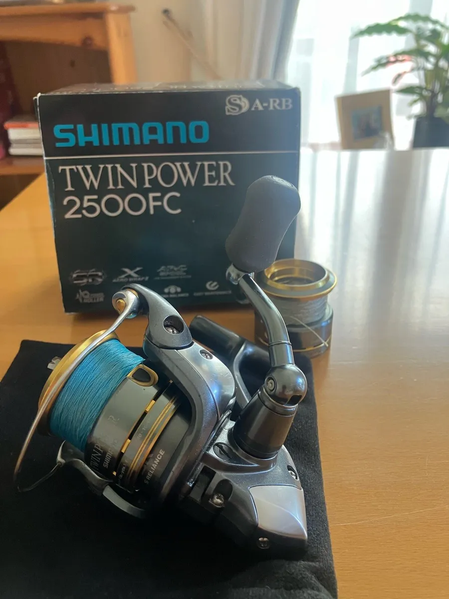 Shimano Twin Power 2500FC reel - Image 2