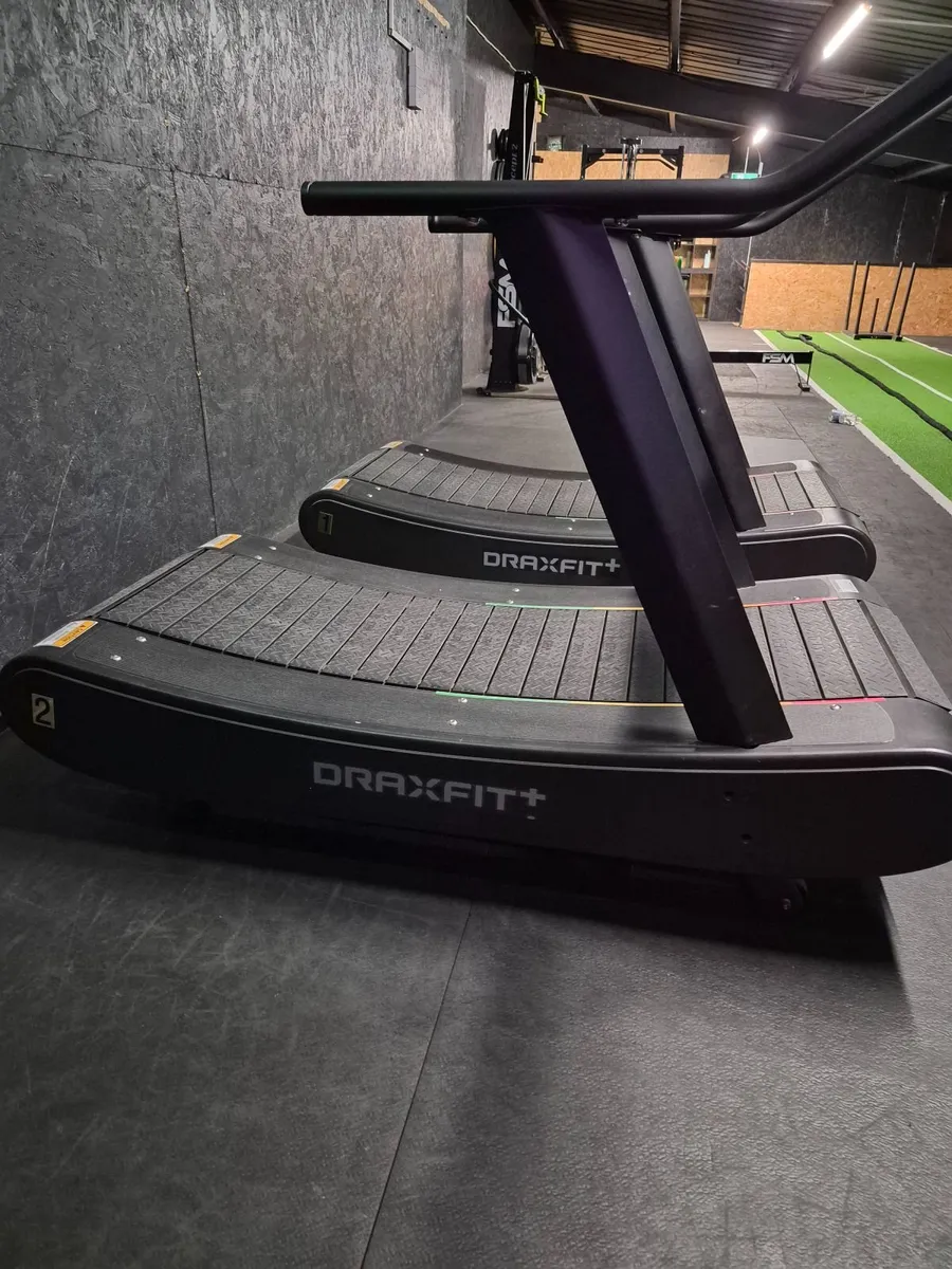 Curved treadmill - Image 1