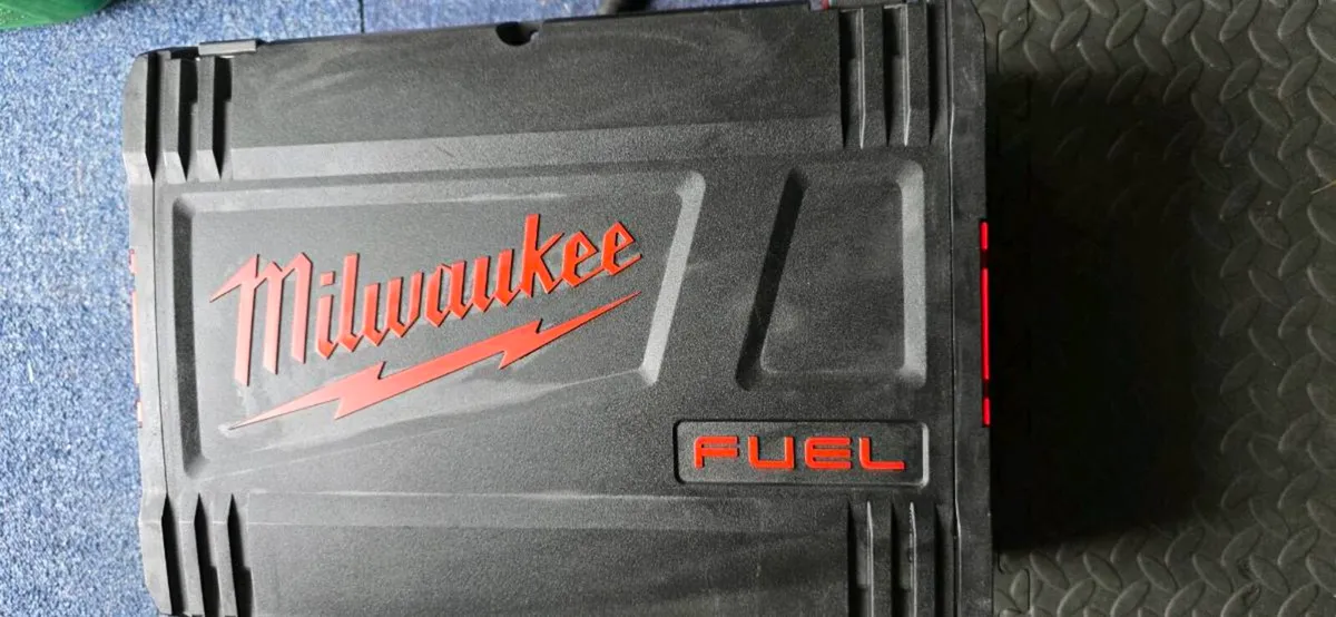 Milwaukee SDS HAMMER DRILL M18 CHX FUEL - Image 3