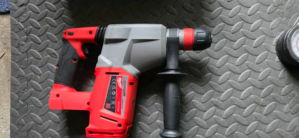 Milwaukee SDS HAMMER DRILL M18 CHX FUEL - Image 1