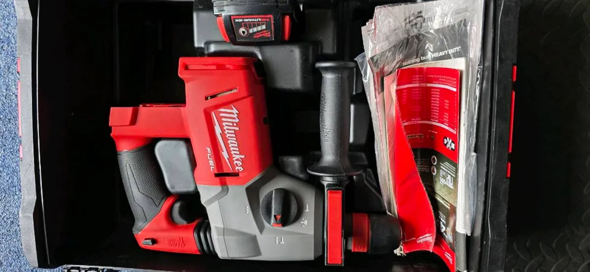 Milwaukee SDS HAMMER DRILL M18 CHX FUEL - Image 2