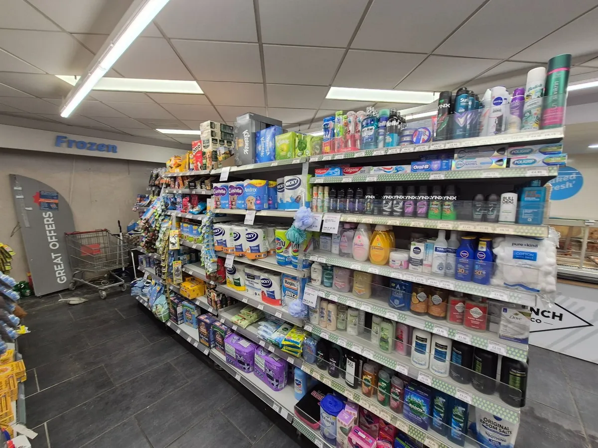 retail shop shelving - Image 2