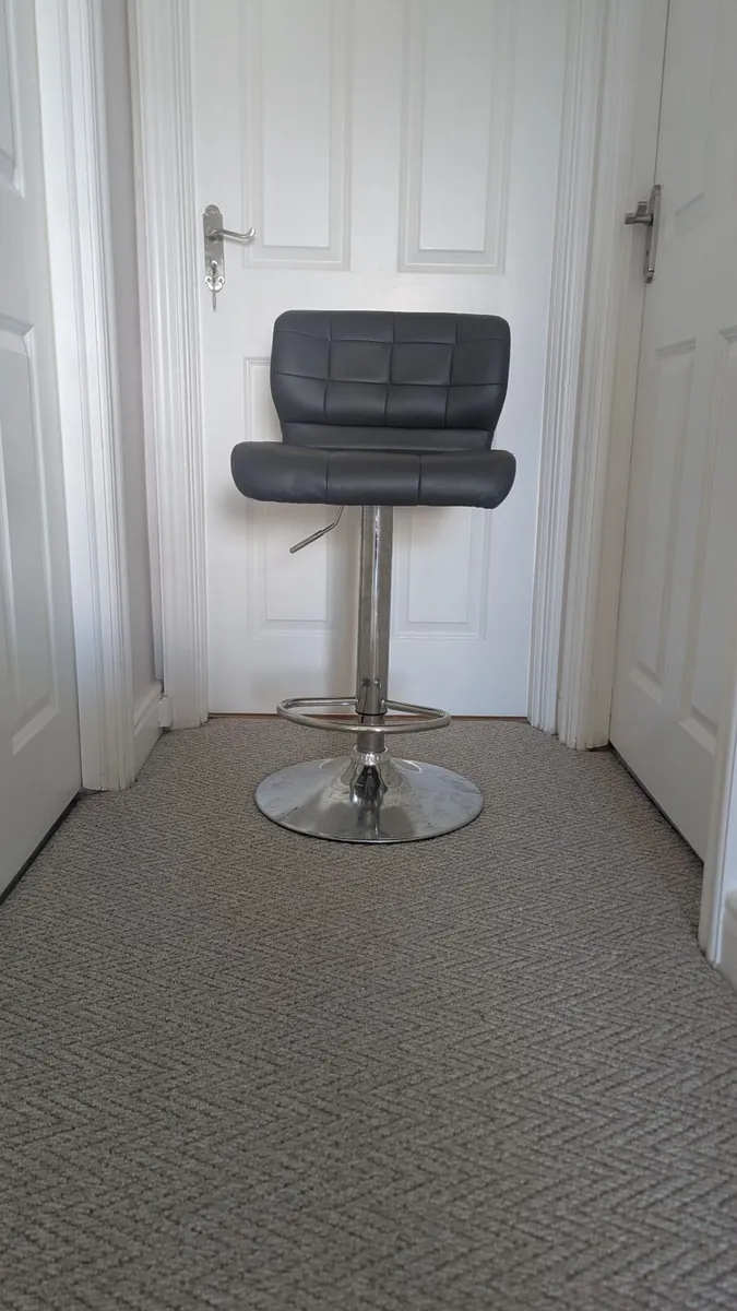 Height adjustable Bar stools - Image 2