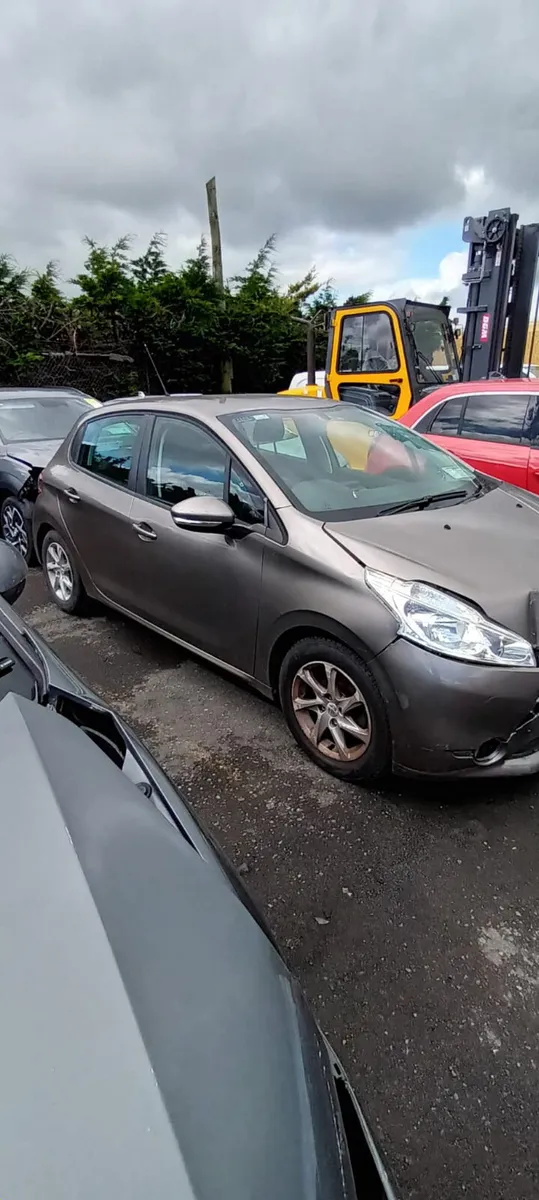 Peugeot 208 1,2 petrol 2015 only 93,000 km - Image 3