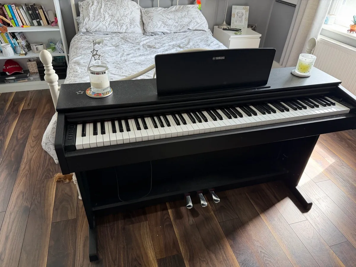 Yamaha P143 full size piano - Image 2