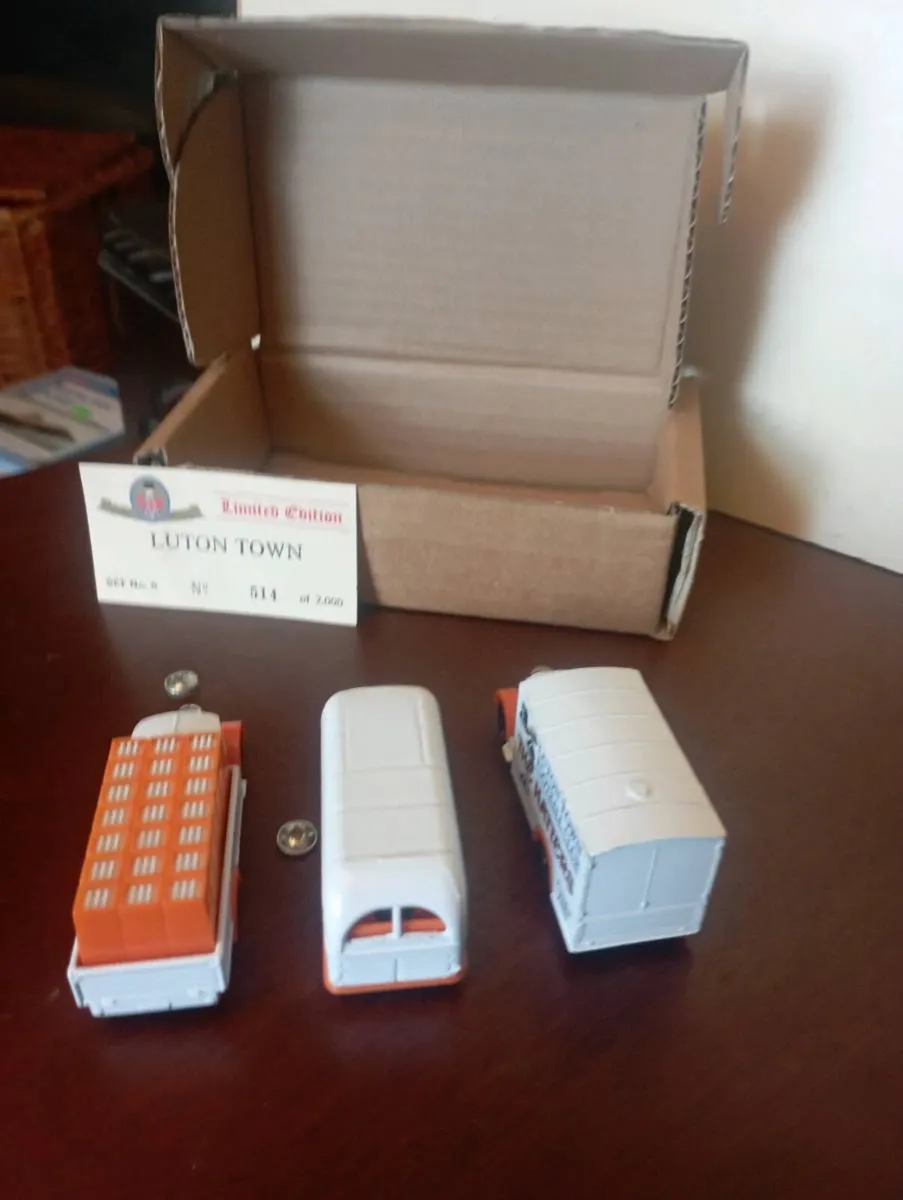 LIMITED EDITION LUTON TOWN  DIE-CAST MODLES - Image 3