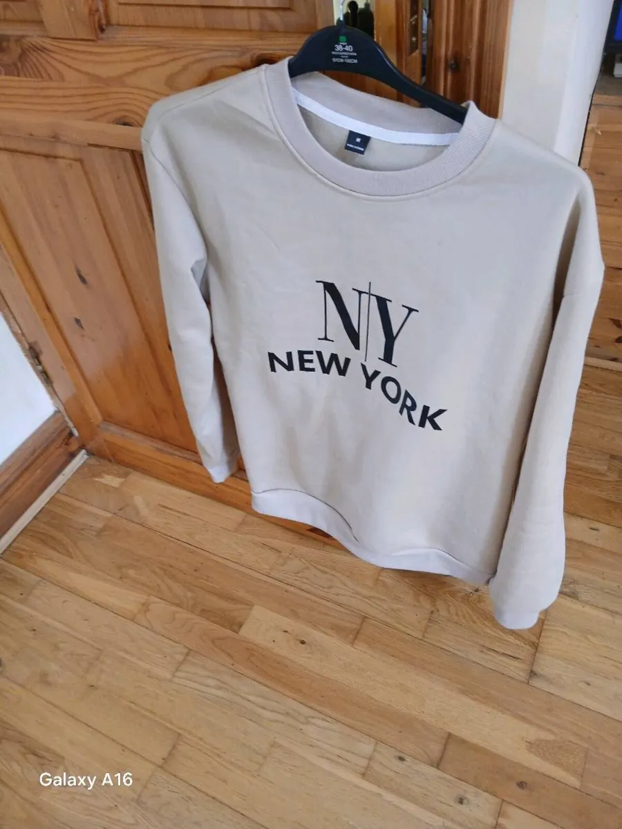 New york tracksuit new  cream can post - Image 1