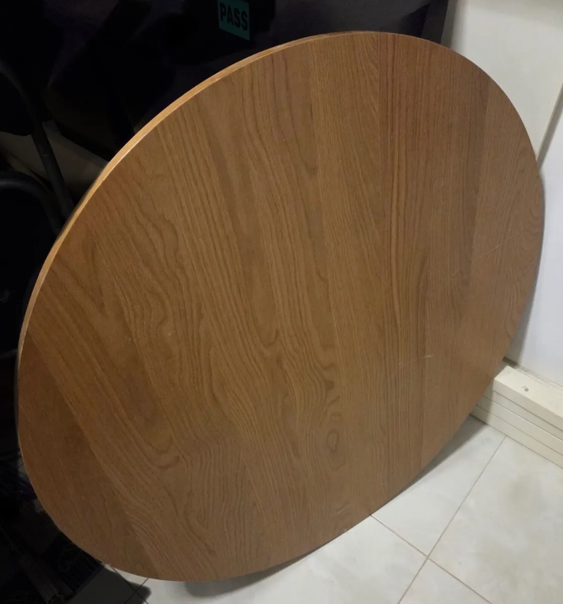 Round dinning table - Image 1