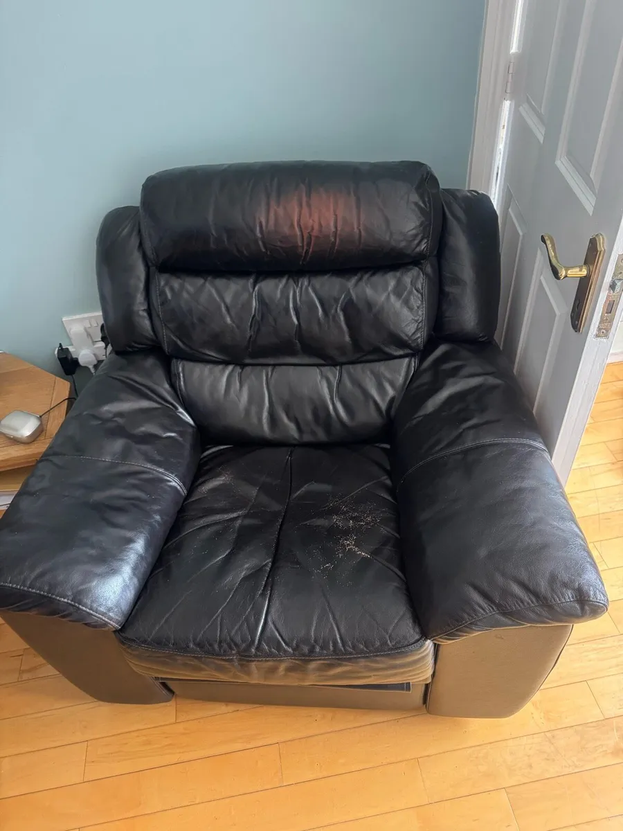 Black leather couch - Image 2