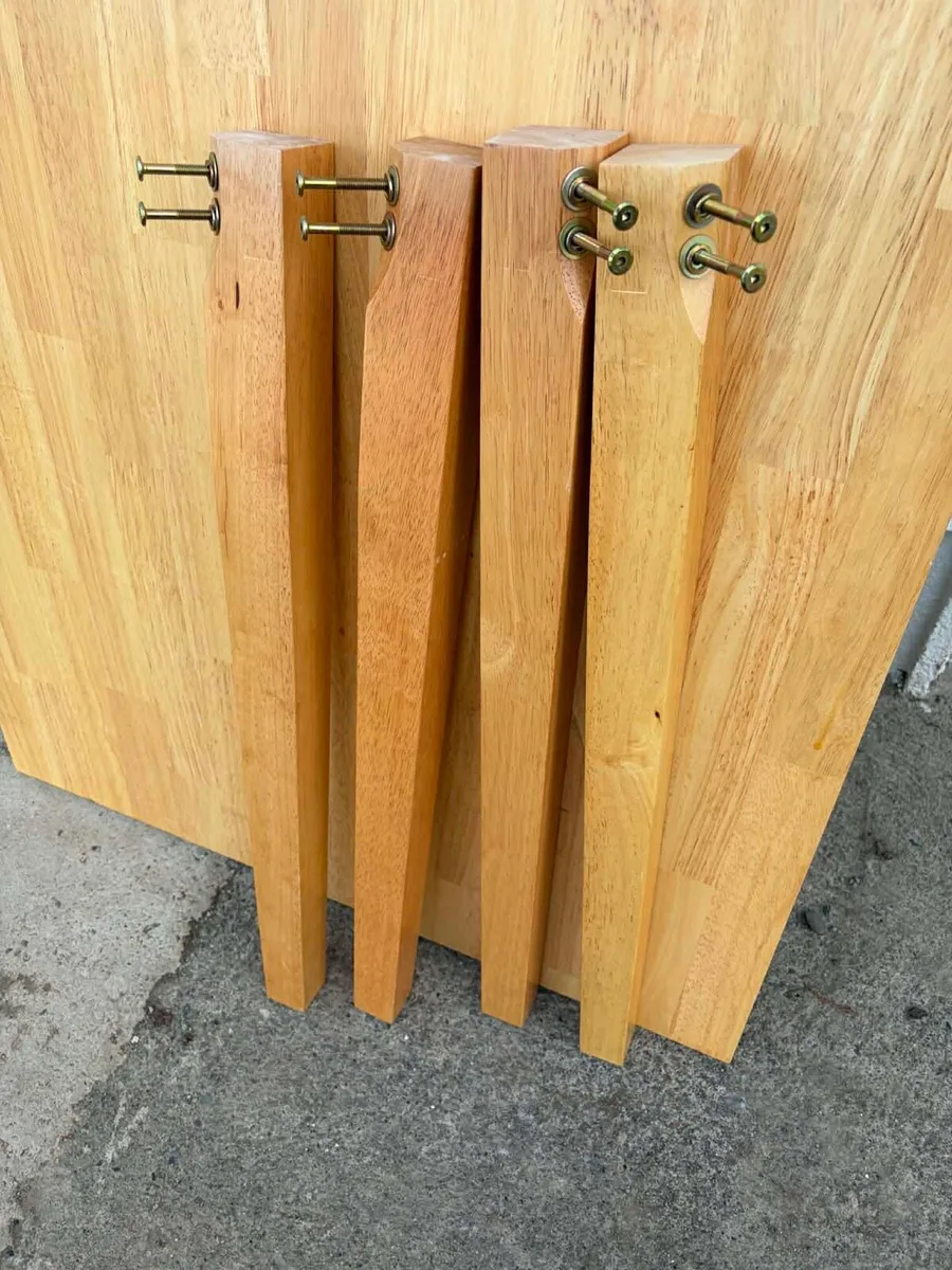 oak kitchen table spotless - Image 2