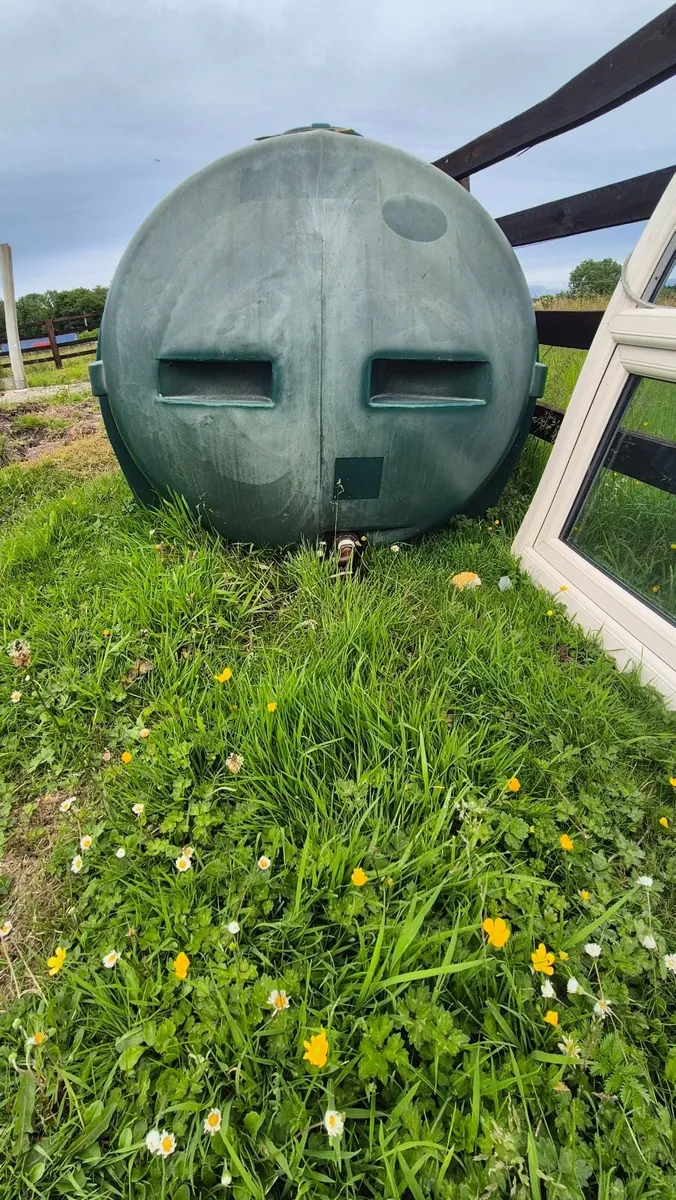 Oil tank - Image 1