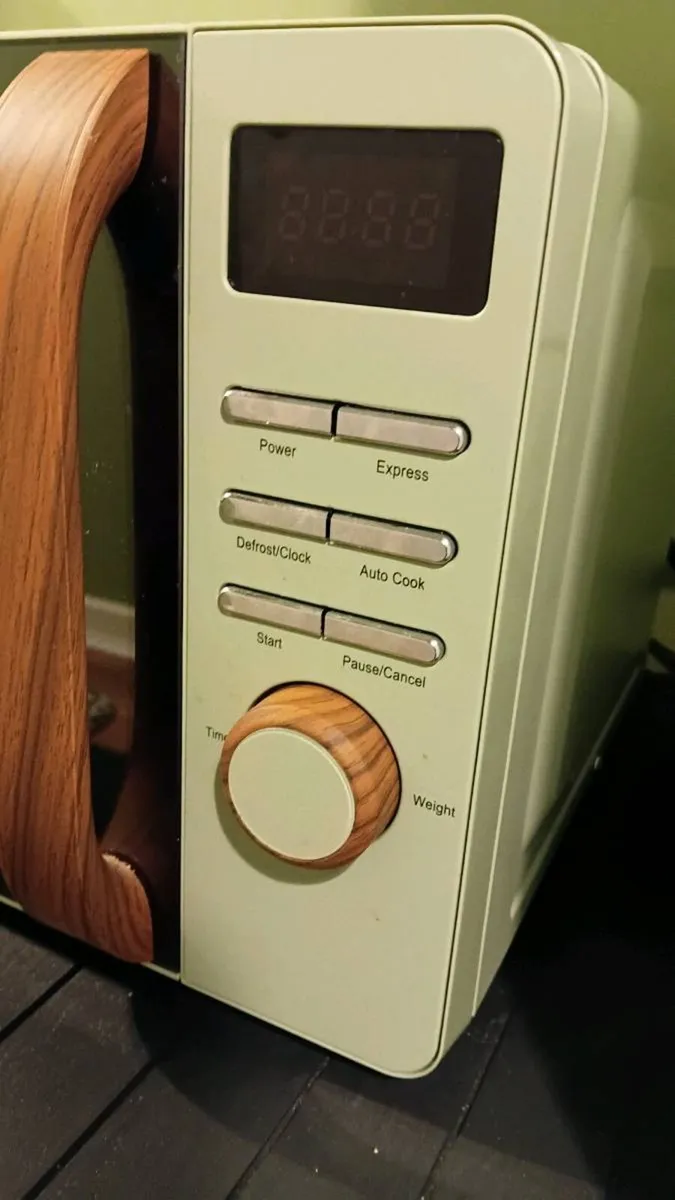 Russell Hobbs Scandi Green Microwave 17l/700W - Image 3