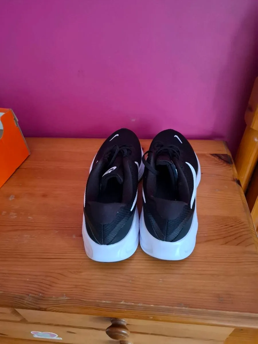 Runners - Image 2
